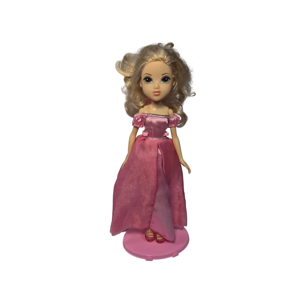 2014 MGA Moxie Girlz Princess Avery As Aurora Fashion Doll 419419M Kidcore 10"